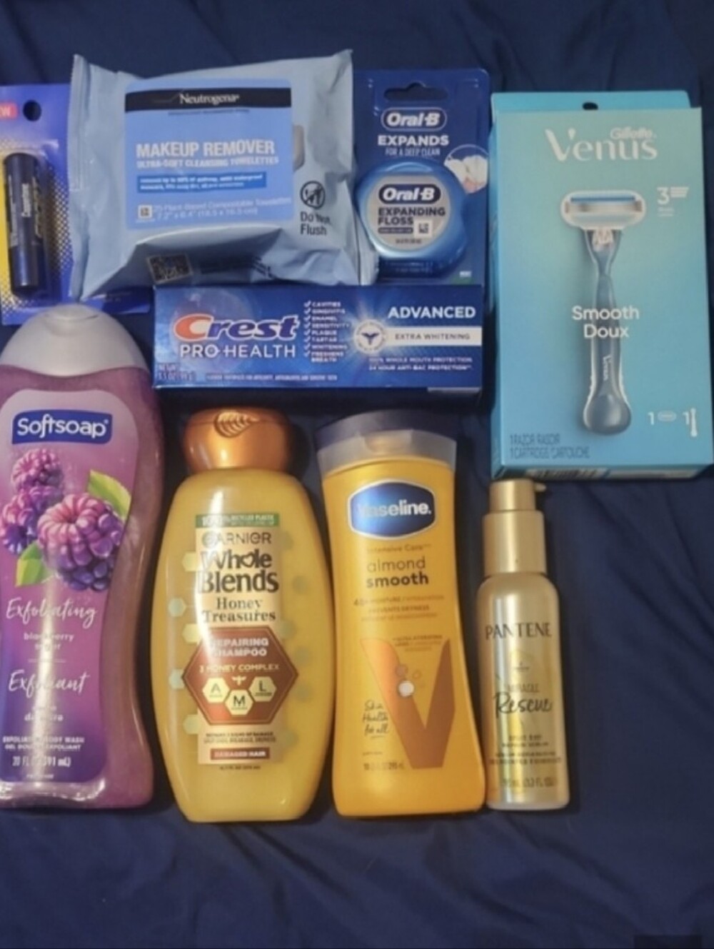 bundle self care VENUS Blue Razor with Assorted Bath & Body Essentials